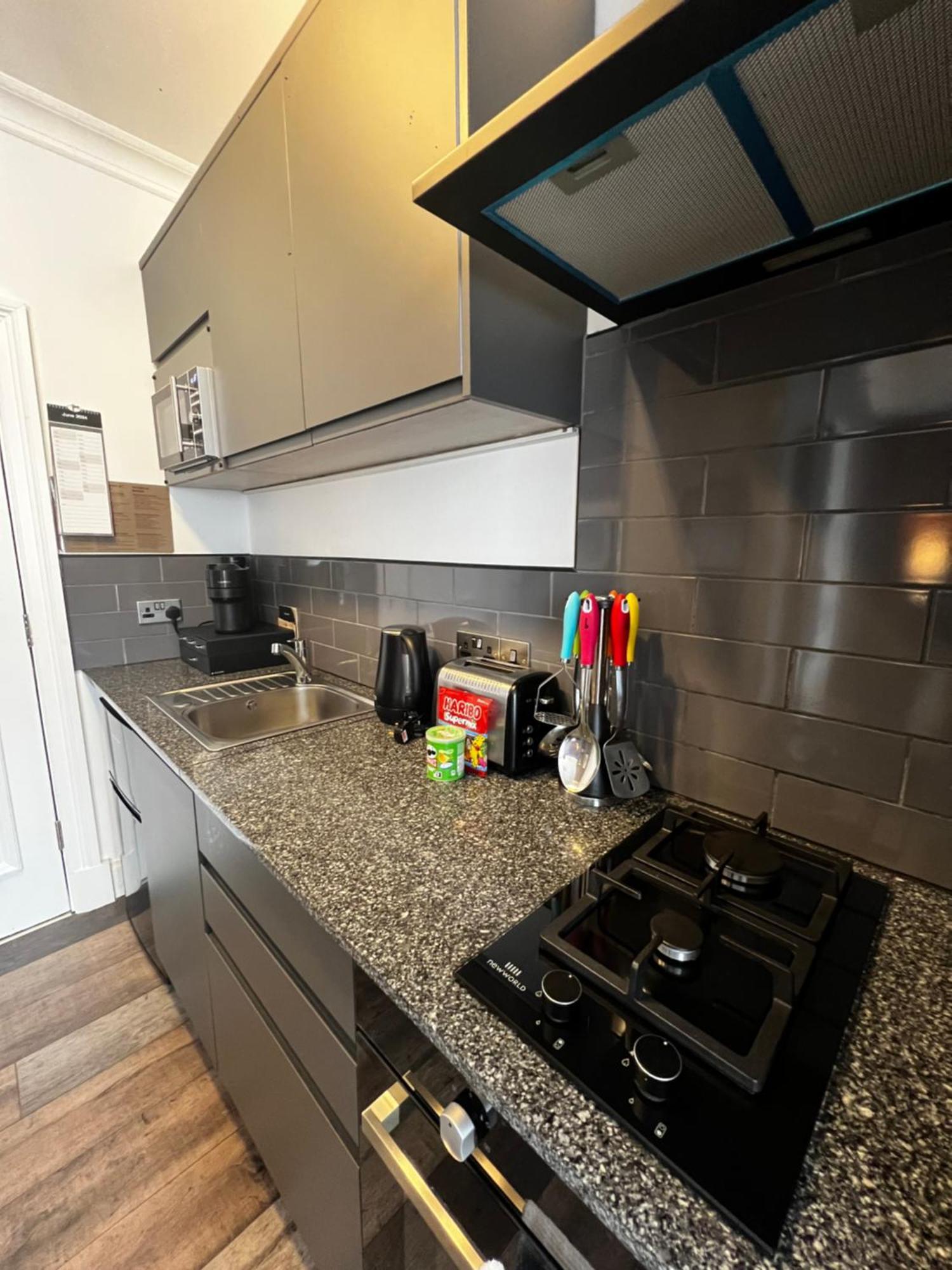 Amani Apartments - Glasgow City Centre Buitenkant foto